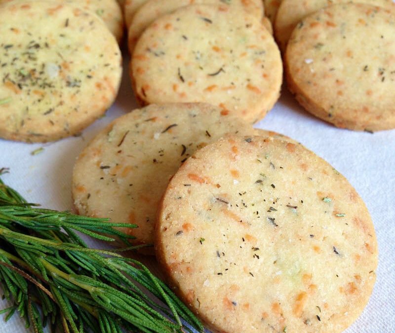 Galletas de avena saladas con parmesano y romero